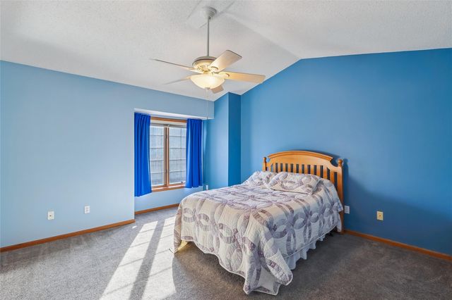 266 West Side Dr, Iowa City, IA 52246