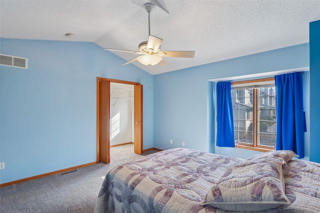 266 West Side Dr, Iowa City, IA 52246