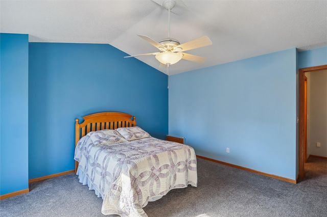 266 West Side Dr, Iowa City, IA 52246