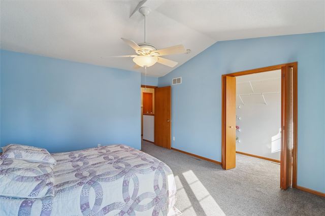 266 West Side Dr, Iowa City, IA 52246