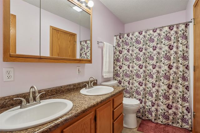 266 West Side Dr, Iowa City, IA 52246