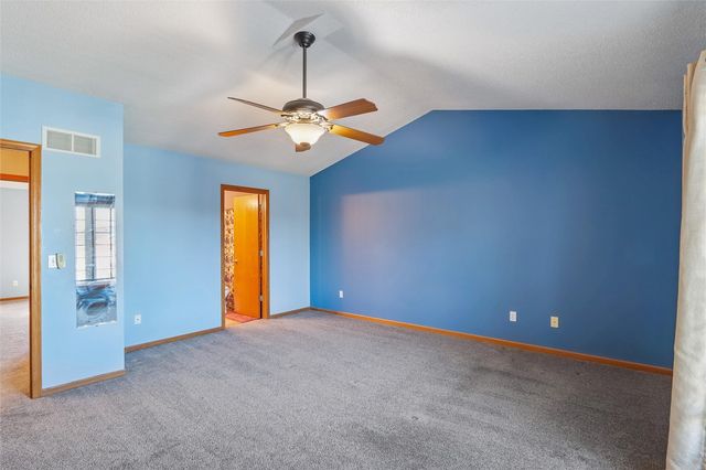 266 West Side Dr, Iowa City, IA 52246