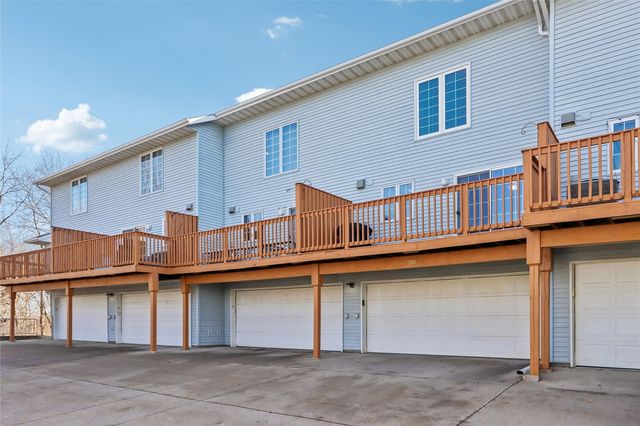 266 West Side Dr, Iowa City, IA 52246