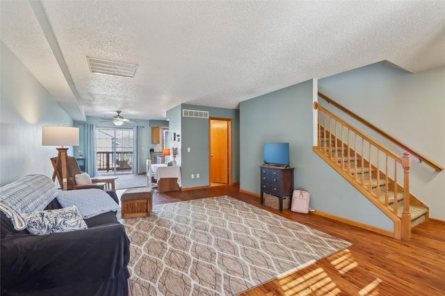 266 West Side Dr, Iowa City, IA 52246