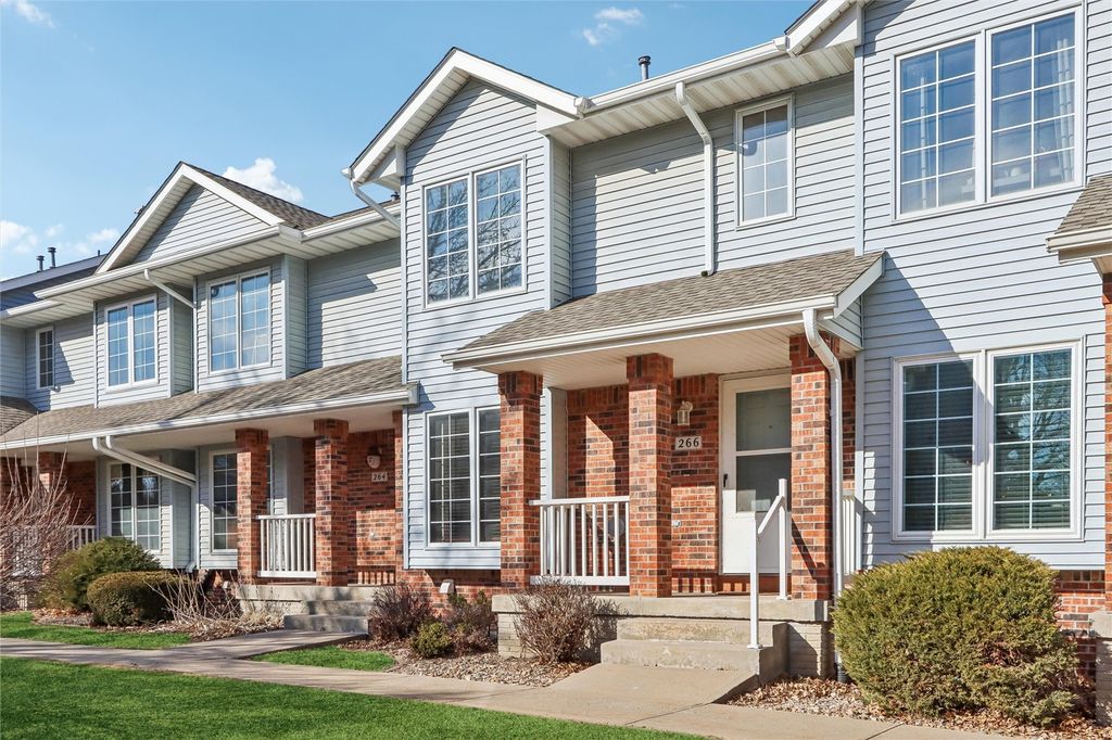 266 West Side Dr, Iowa City, IA 52246