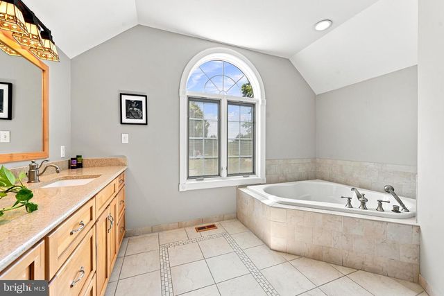 2 QUAIL RUN LN, Glenmoore, PA 19343