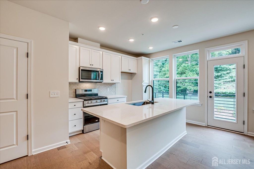 624 Sadie Circle, New Brunswick, NJ 08901