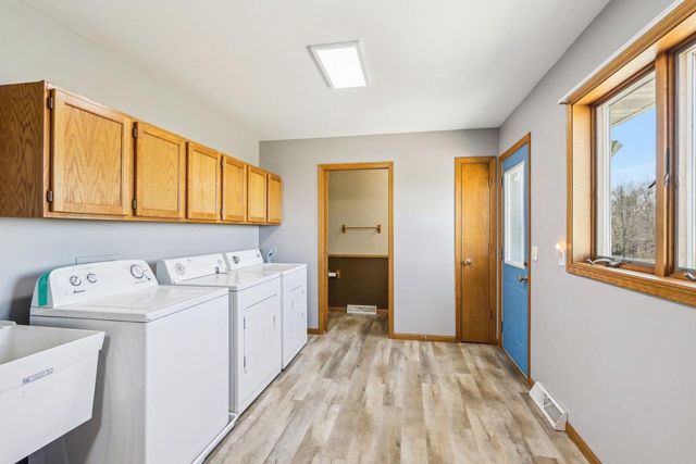 5008 Creek Haven Road, Cottage Grove, WI 53527