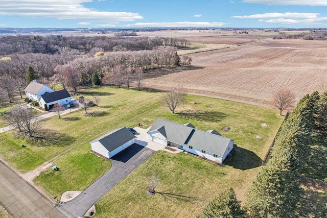 5008 Creek Haven Road, Cottage Grove, WI 53527