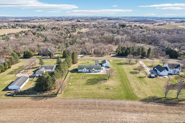 5008 Creek Haven Road, Cottage Grove, WI 53527