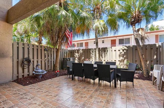 3409 SE 8th Street 6, Pompano Beach, FL 33062