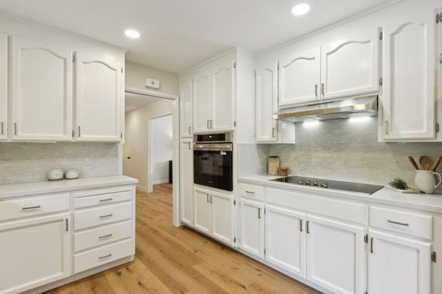 755 Santa Rita Avenue, Los Altos, CA 94022