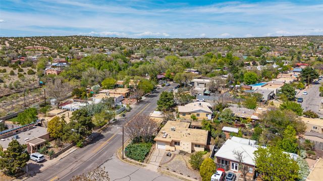 1727 Callejon Emilia, Santa Fe, NM 87501