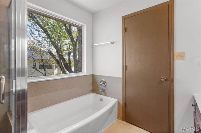 1530 Apple Way Court, Ballwin, MO 63021