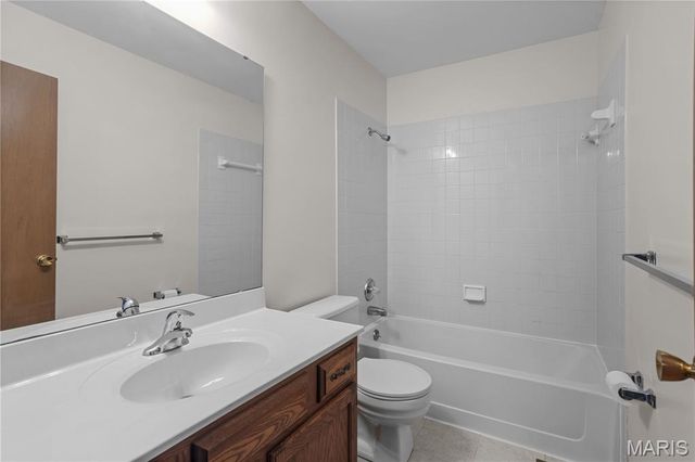 1530 Apple Way Court, Ballwin, MO 63021