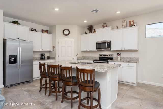 527 Old Country Road SE, Palm Bay, FL 32909