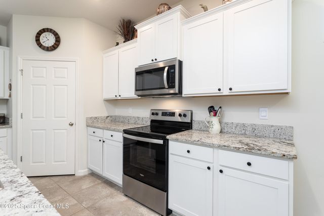 527 Old Country Road SE, Palm Bay, FL 32909