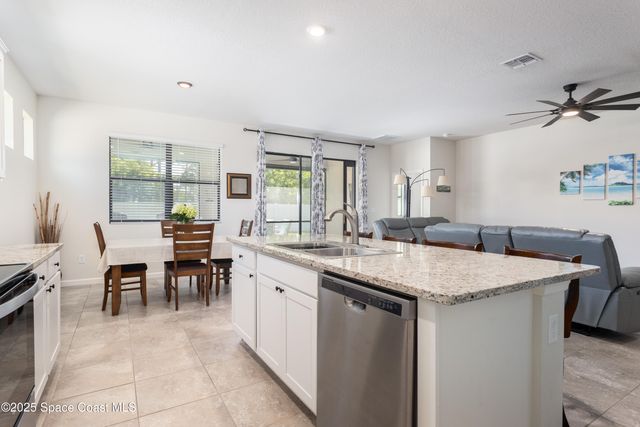 527 Old Country Road SE, Palm Bay, FL 32909