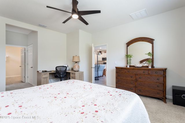 527 Old Country Road SE, Palm Bay, FL 32909