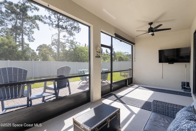 527 Old Country Road SE, Palm Bay, FL 32909