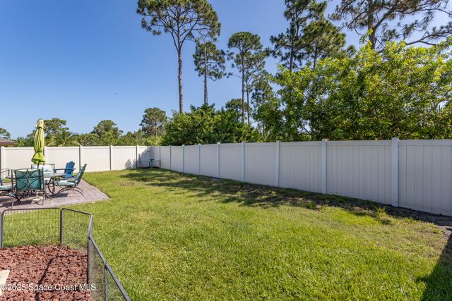 527 Old Country Road SE, Palm Bay, FL 32909