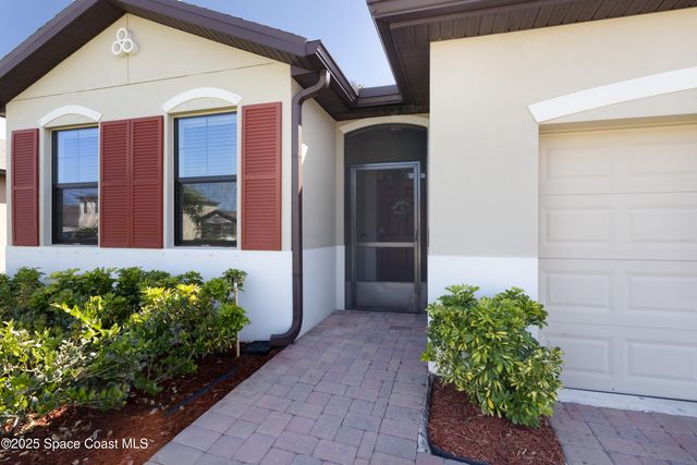 527 Old Country Road SE, Palm Bay, FL 32909