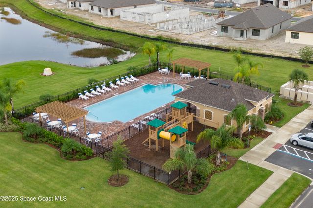 527 Old Country Road SE, Palm Bay, FL 32909