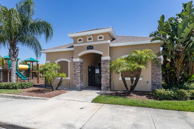 527 Old Country Road SE, Palm Bay, FL 32909
