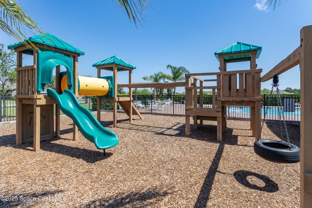 527 Old Country Road SE, Palm Bay, FL 32909
