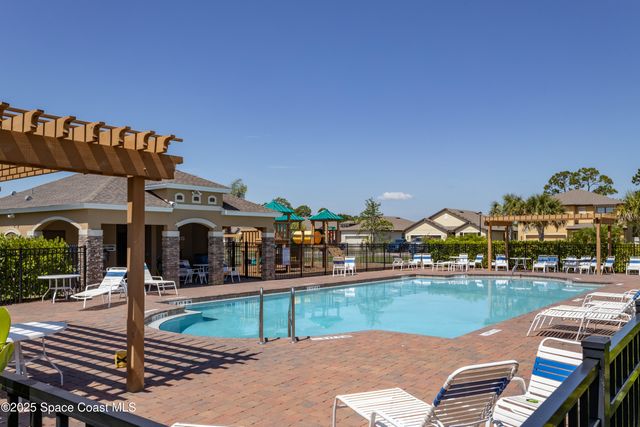527 Old Country Road SE, Palm Bay, FL 32909