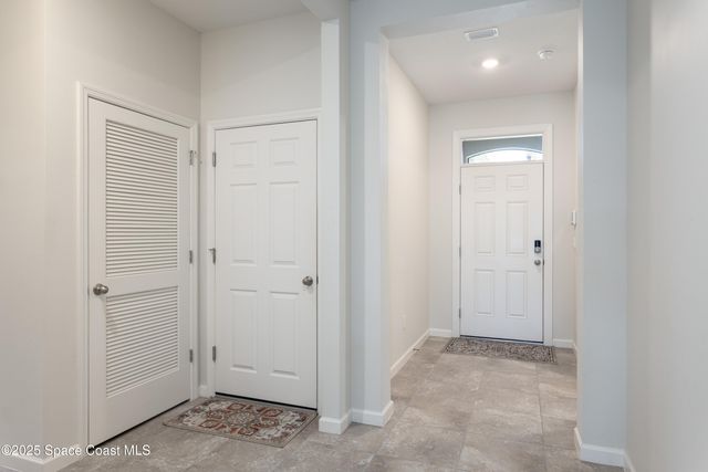 527 Old Country Road SE, Palm Bay, FL 32909