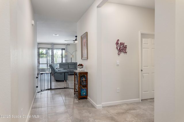 527 Old Country Road SE, Palm Bay, FL 32909