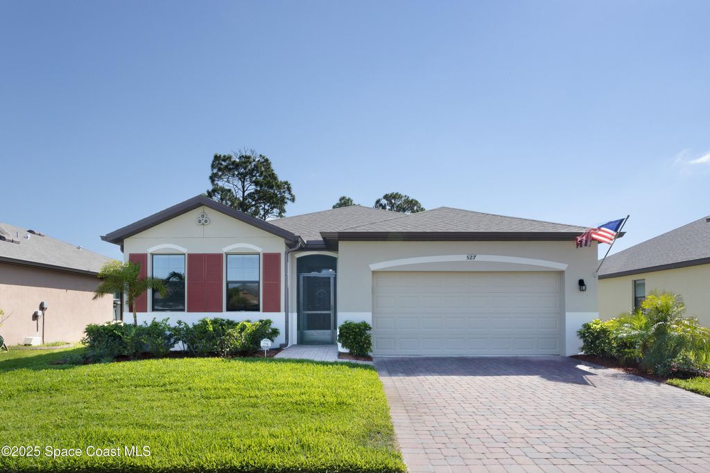 527 Old Country Road SE, Palm Bay, FL 32909