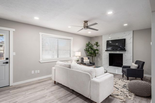 1212 Tillicum Drive, Worthington, OH 43085