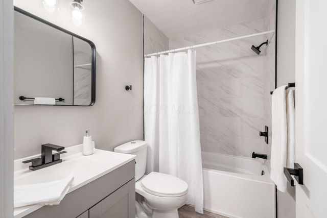 1212 Tillicum Drive, Worthington, OH 43085