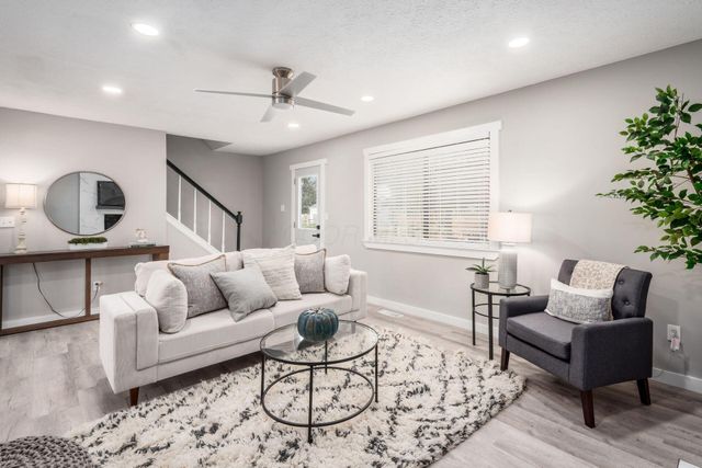 1212 Tillicum Drive, Worthington, OH 43085