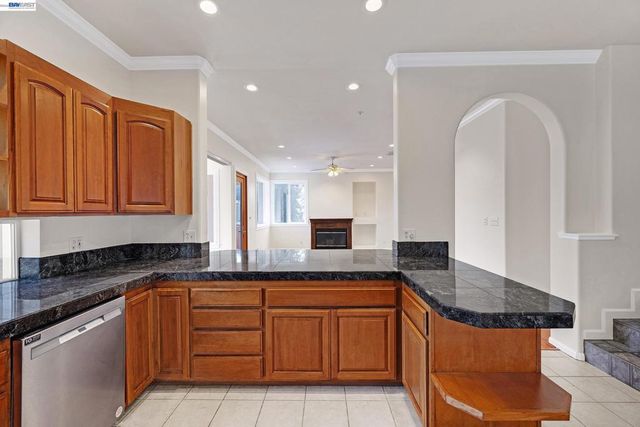2825 Hillcrest Avenue, Hayward, CA 94542
