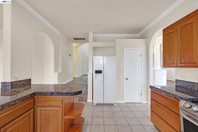 2825 Hillcrest Avenue, Hayward, CA 94542