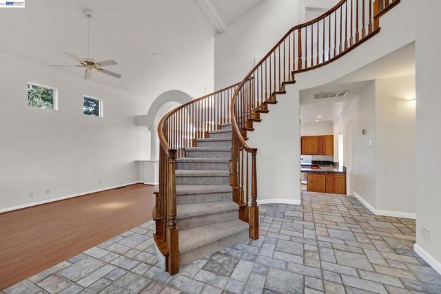 2825 Hillcrest Avenue, Hayward, CA 94542