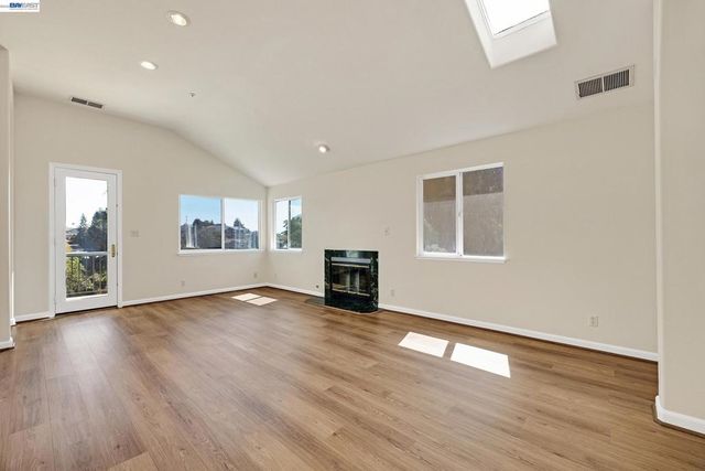 2825 Hillcrest Avenue, Hayward, CA 94542