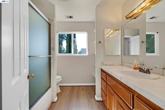 2825 Hillcrest Avenue, Hayward, CA 94542