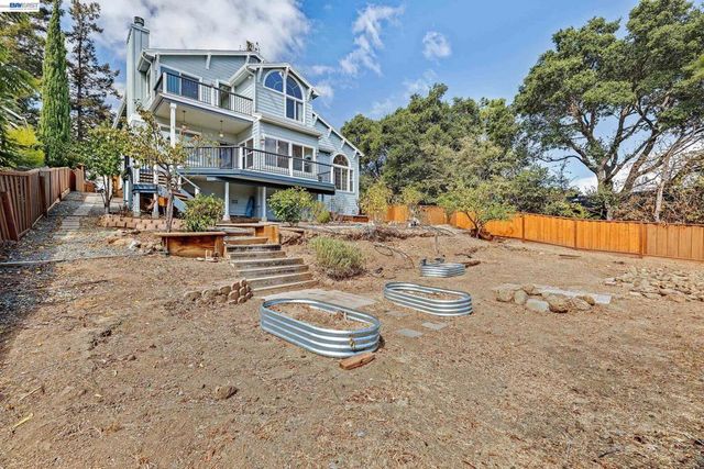 2825 Hillcrest Avenue, Hayward, CA 94542