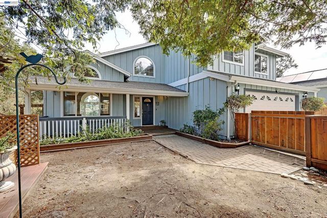 2825 Hillcrest Avenue, Hayward, CA 94542