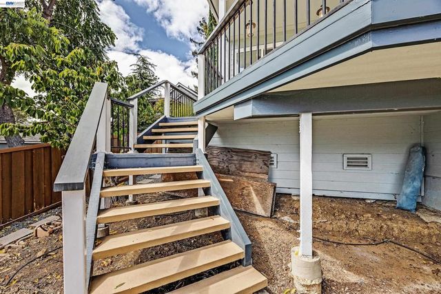 2825 Hillcrest Avenue, Hayward, CA 94542