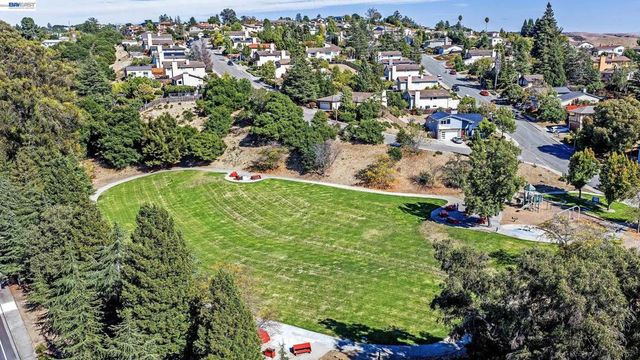 2825 Hillcrest Avenue, Hayward, CA 94542