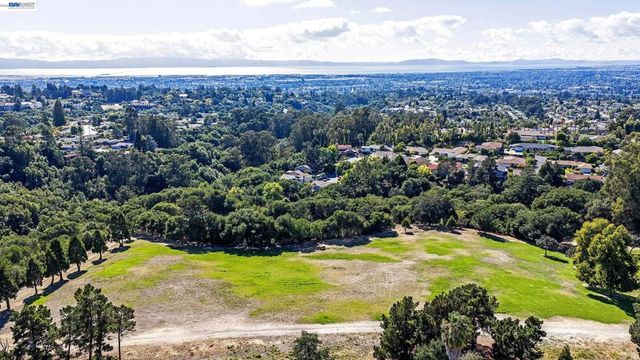 2825 Hillcrest Avenue, Hayward, CA 94542