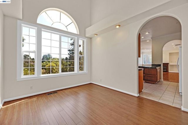 2825 Hillcrest Avenue, Hayward, CA 94542