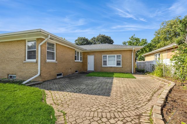 5018 Dobson Street, Skokie, IL 60077