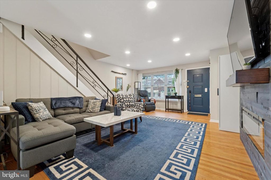 5471 VICARIS STREET, Philadelphia, PA 19128