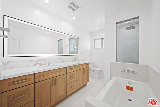 136 S Palm Drive 201, Beverly Hills, CA 90212